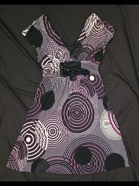 Bisou Bisou Black & Purple Geometric V-Neck Dress